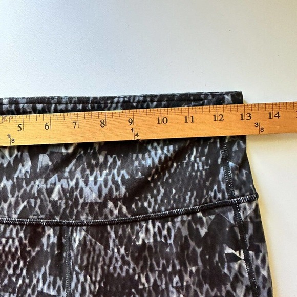 Athleta Leggings Womens Small Black Snakeprint Mid Rise Workout Gym - Picture 9 of 12